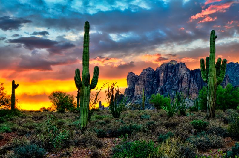 Sunrise-Superstition-mountain-Arizona